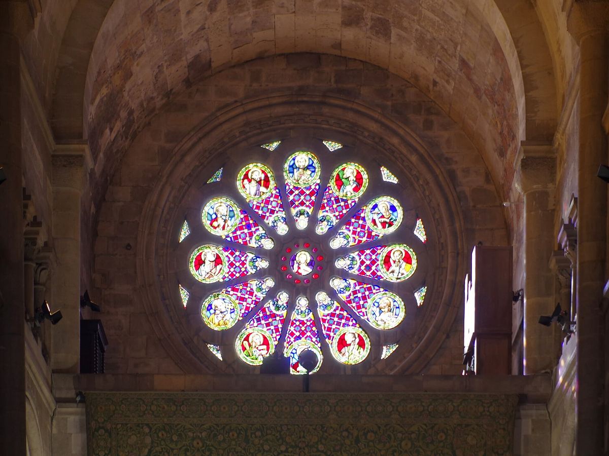 Die Rosette der Kathedrale von Lissabon von innen gesehen