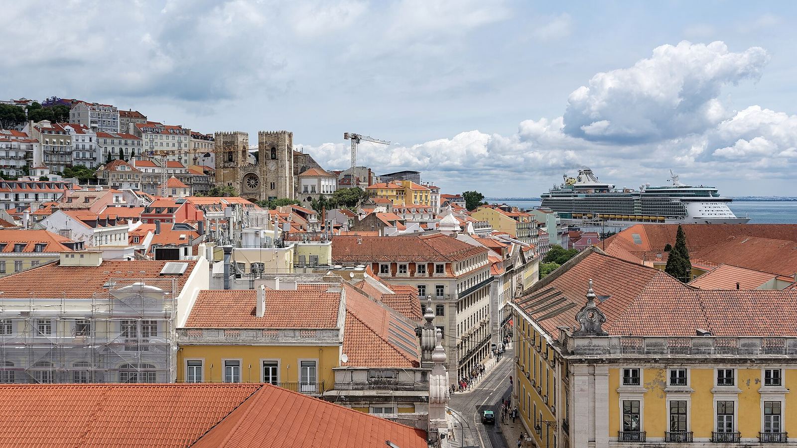 The rooftops of Lisbon's old town towards the cathedral and the castle